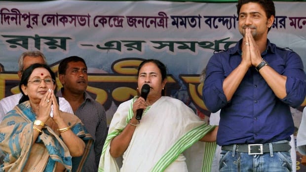 6af2e mamata banerjee with actor dev pti 0 0