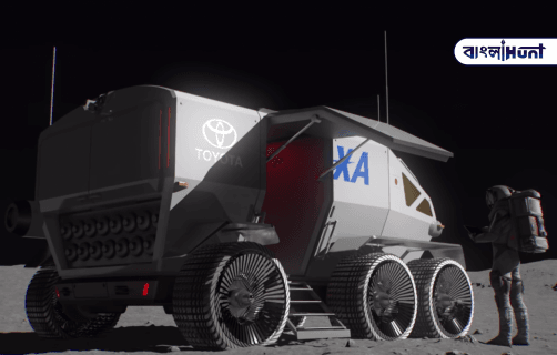 AstronautEnteringVehicleSmall