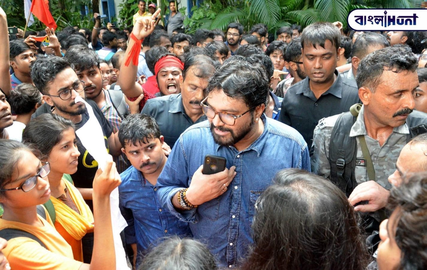 BabulSupriyo Jadavpur University Heckled 1