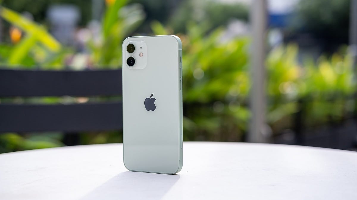 iphone 12 thai nguyen unsplash 1641547235441