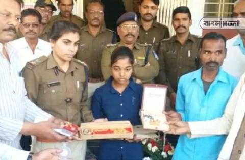 MP Girl returns bag with 7 lakh jewellery 3 1