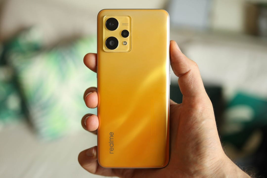 1 stuff realme 9 smartphone review in hand rear