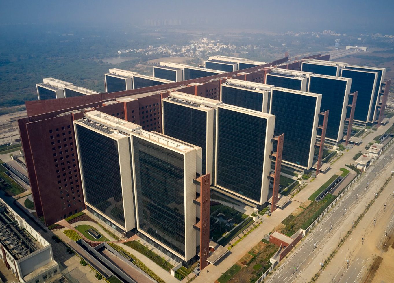 The world's largest office building has been built in India 