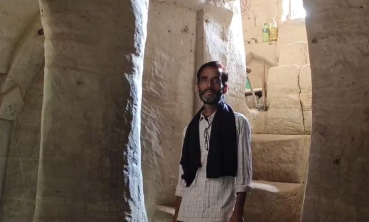  Fakir built a two-storied house under the ground