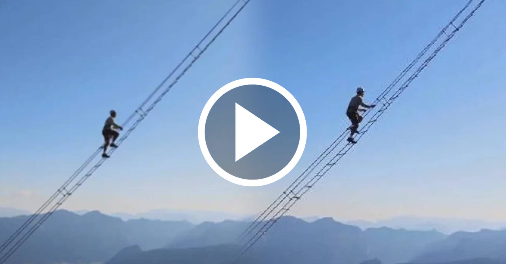 A tourist's foot slipped while climbing the "Stairway to Heaven"