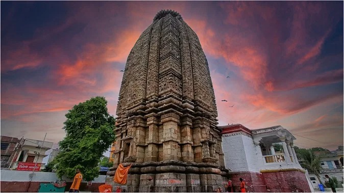 Lord Vishwakarma built this temple in one night