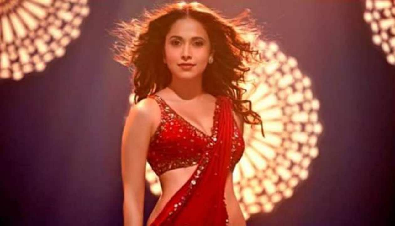 864577 nushrat bharucha new