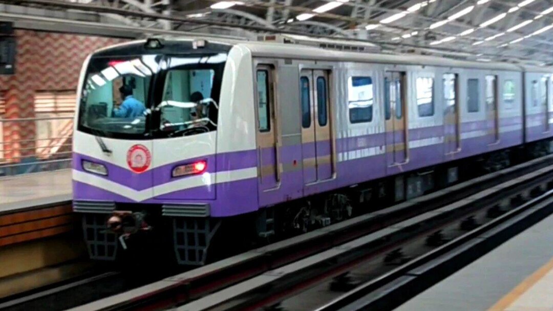 kolkata metro crrc dalian rake 1200x768 0 sixteen nine