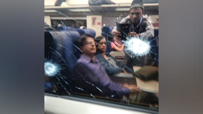 stones pelted at vande bharat express 272552652 16x9 0