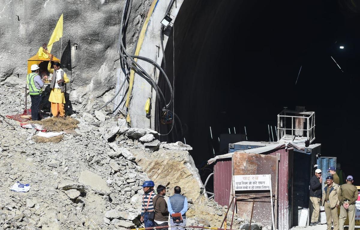 How long will it take to rescue the workers in the tunnel accident