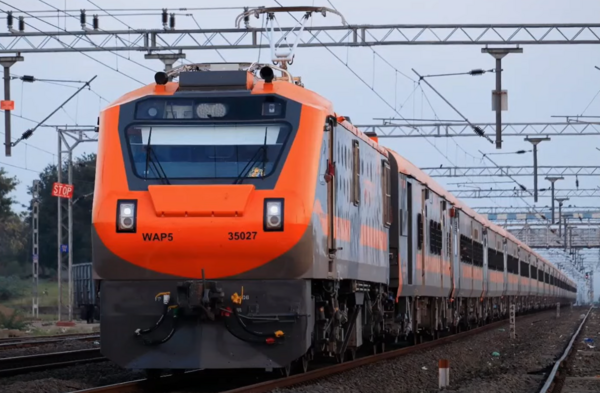 vande sadharan express loco wap 5 (35027)