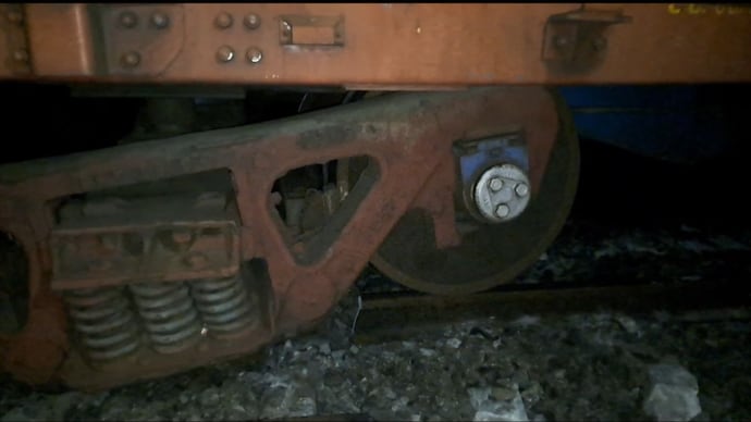 goods train derailed in tamil nadu 112741201 16x9 0