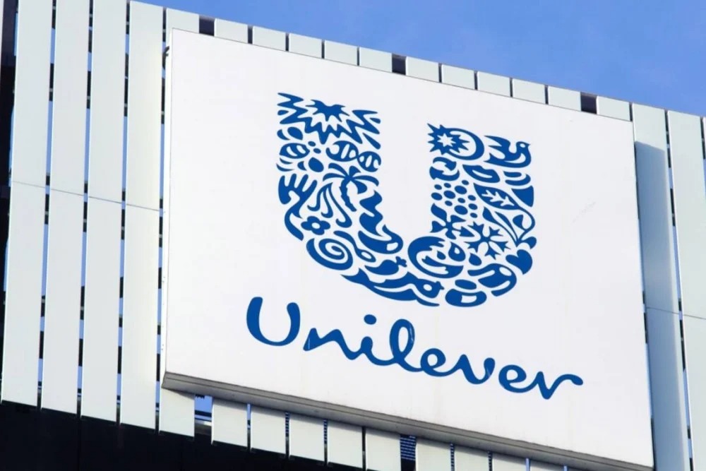 The jobs of 7,500 Unilever employees are at risk.