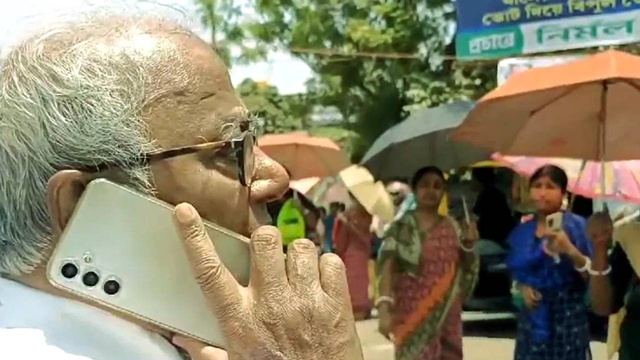 Women protesting in front of Saugata Roy