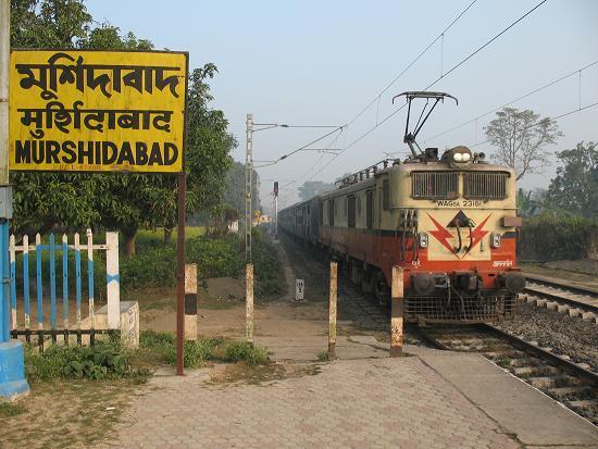 1611photoshowsatrainenteringmurshidabadstation