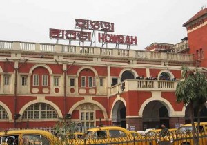 A man killed a woman at Howrah station.