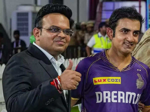 Gautam Gambhir is busy discussing with Jay Shah on the field after winning the IPL.