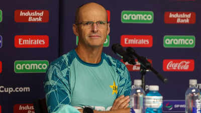  Coach Gary Kirsten criticized the team after Pakistan's poor performance.