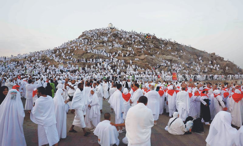 19 pilgrims died of heat stroke in Saudi Arabia.