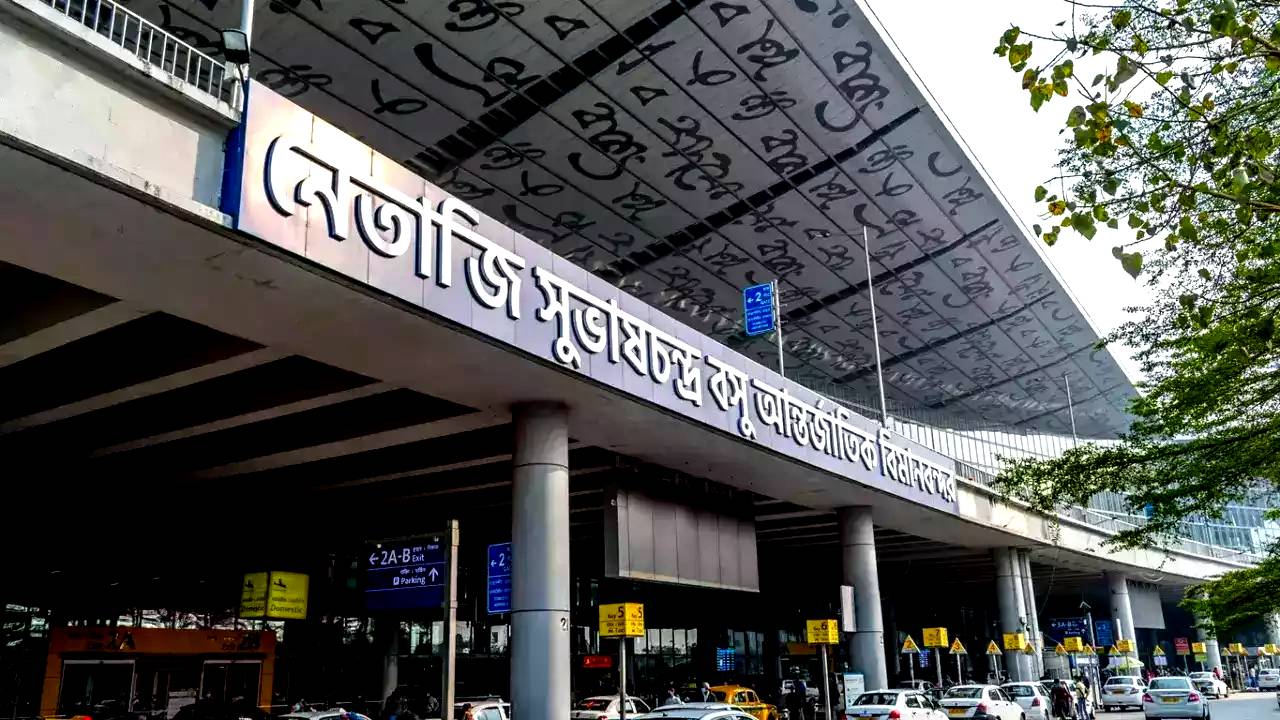 Kolkata Airport and Europe connection 