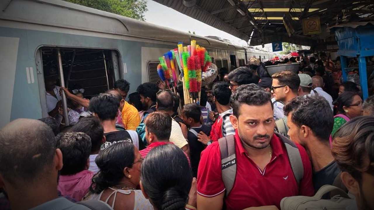 Train Crowd