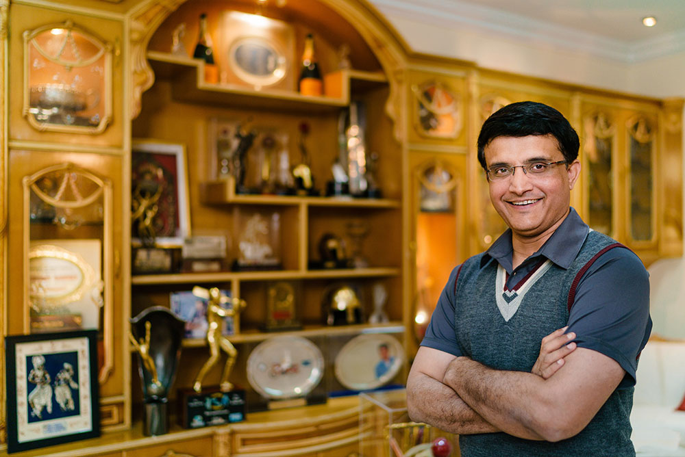 Unknown person caught entering house of Sourav Ganguly.