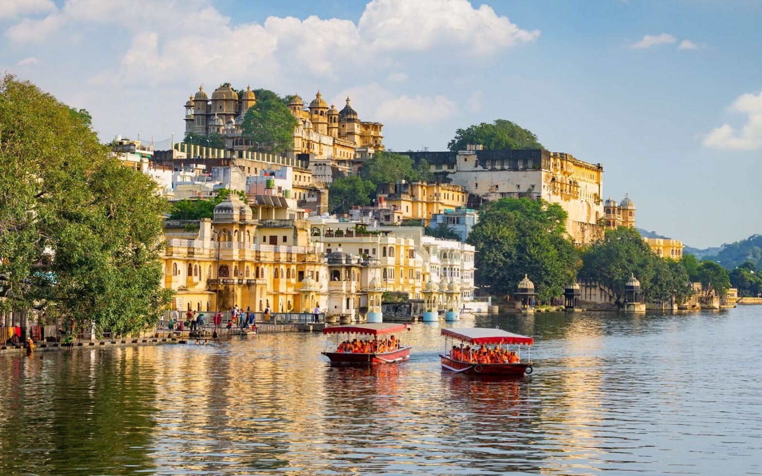  Visit these 11 travel destinations in India during monsoons.