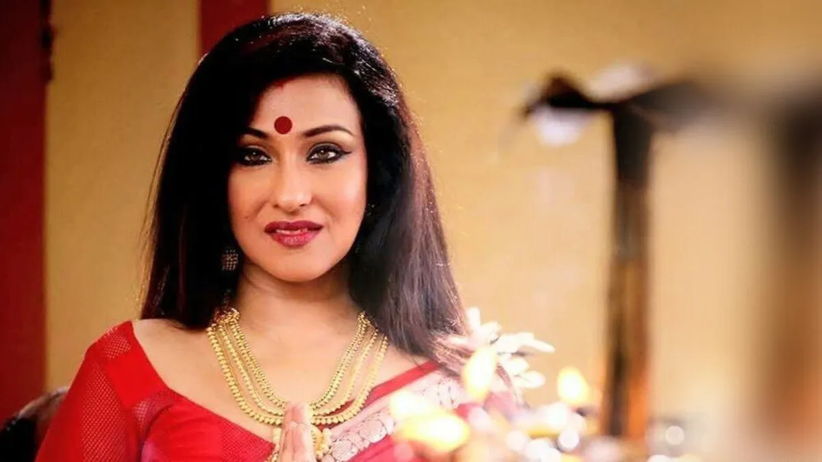 Sreelekha Mitra replaced rituparna sengupta in Bangladesh film