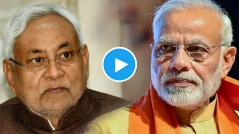 Nitish kumar again went to touch modi feet.