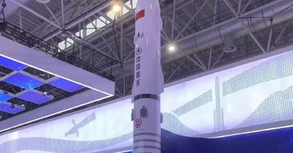  China make a rocket design dupilcate of SpaceX. 