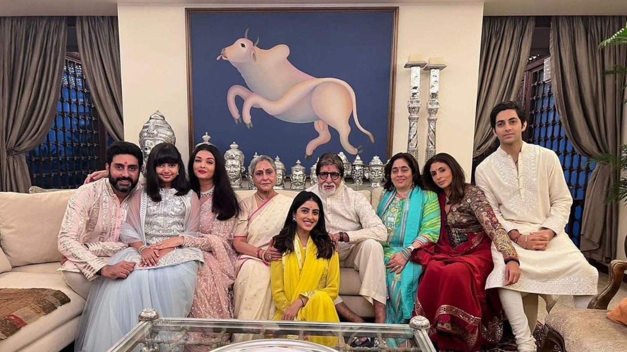 What is the price and meaning of bull picture in Bachchan family