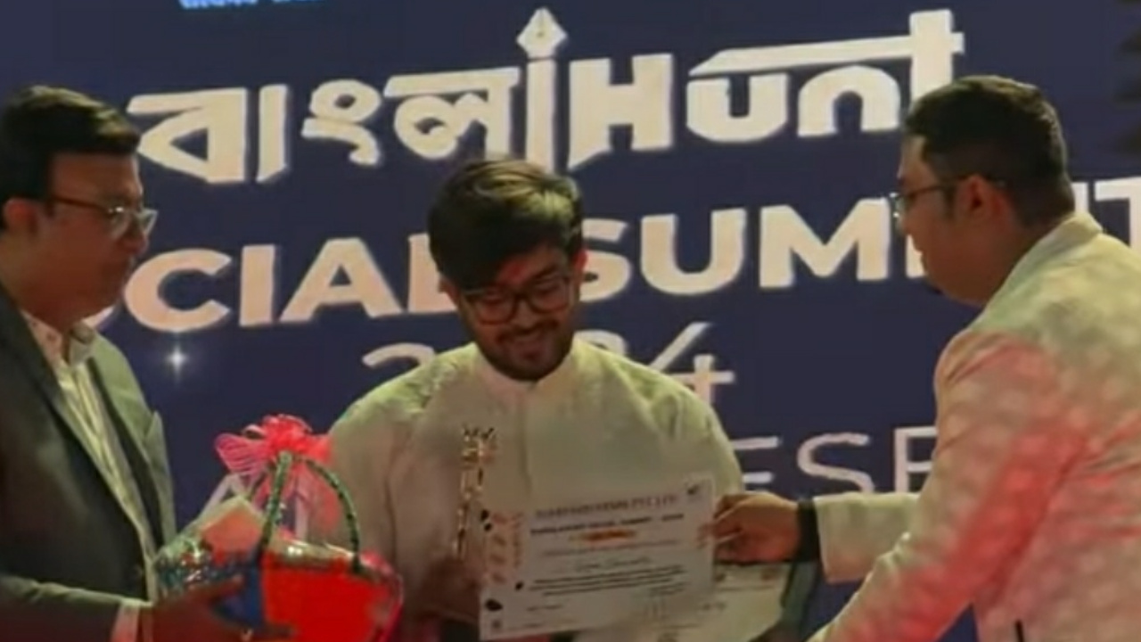 Sayak Chakraborty awarded in banglahunt social summit at indian museam ministry of culture government of india