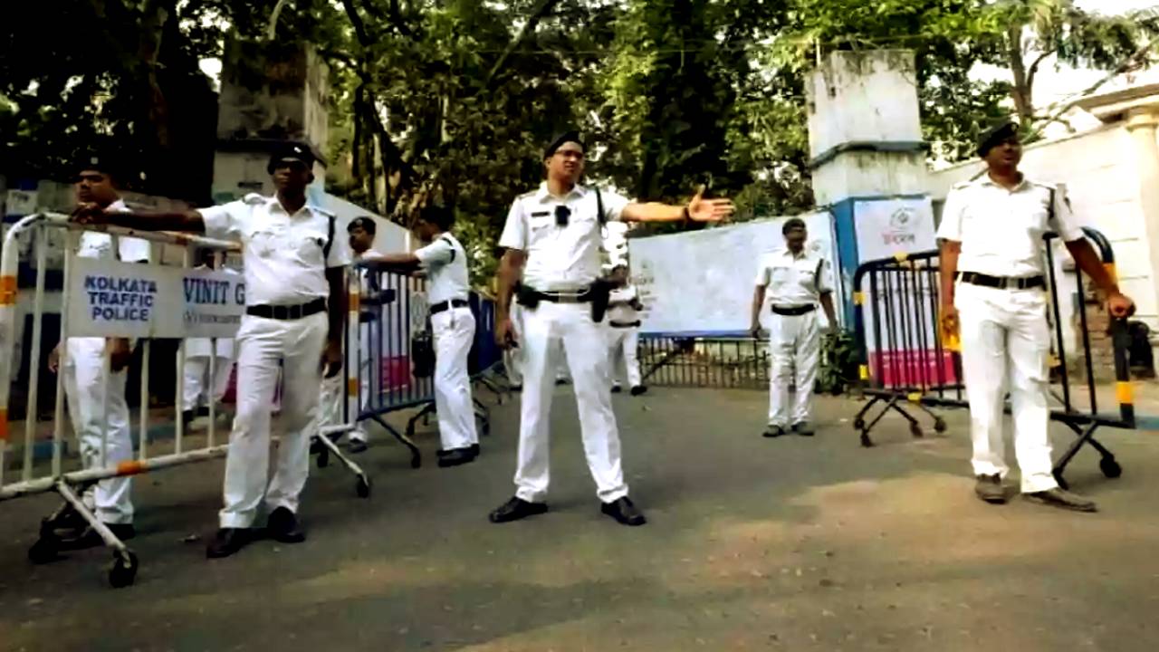 Kolkata Police naka checking