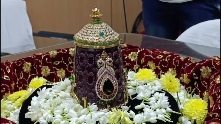 Muslim artist donated ruby crown in hindu temple