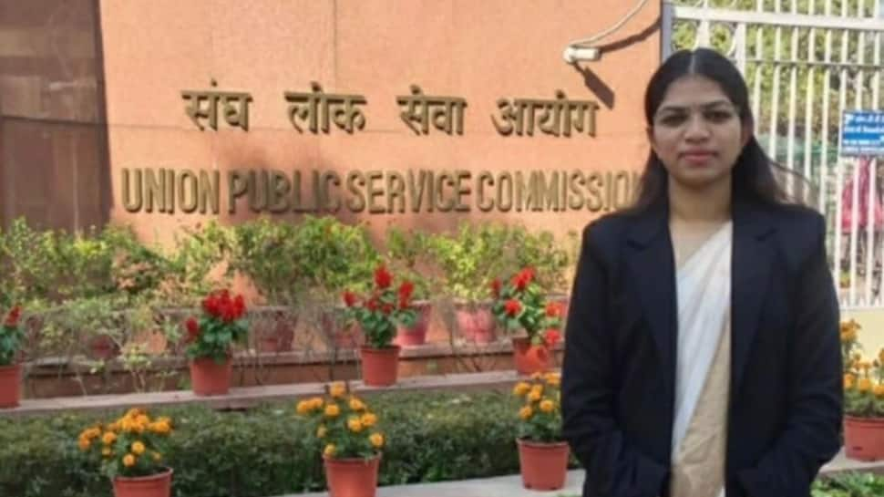 Success Story UPSC Crack IAS Officer Manisha Dharve.