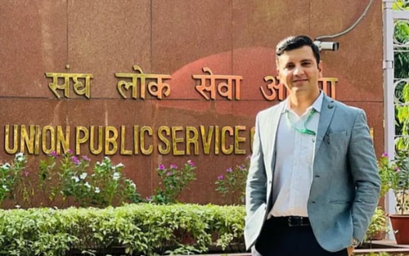 Success Story of IAS Vijay Vardhan.