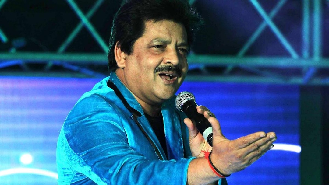 Udit Narayan did this in live show and landed in controversy