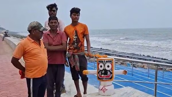 Idol of Lord Jagannath floats in the sea of ​​Digha.