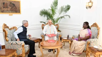 Amit shah and s jaishankar meet with president on kashmir attack 
