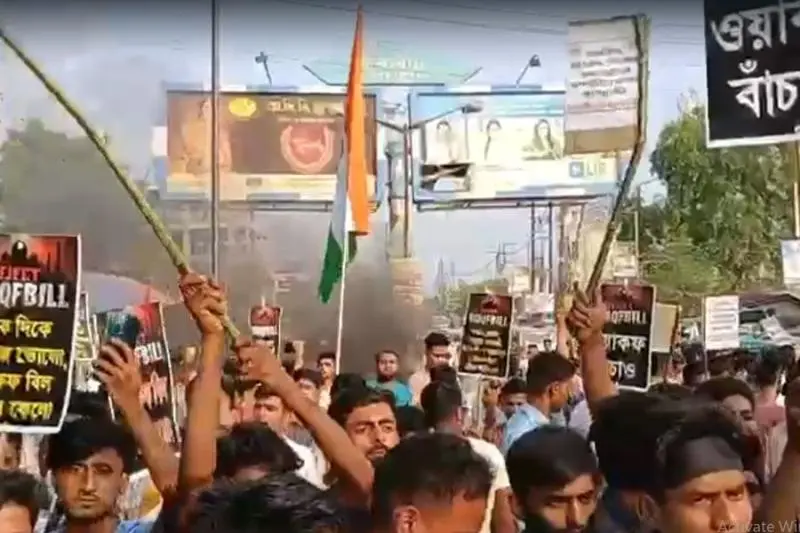 Murshidabad clash for waqf amendment bill.