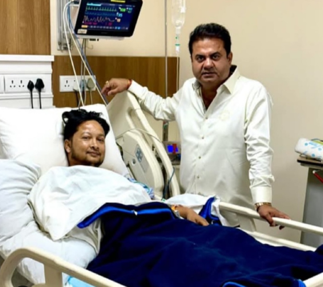 Pawandeep Rajan photo from hospital going viral 