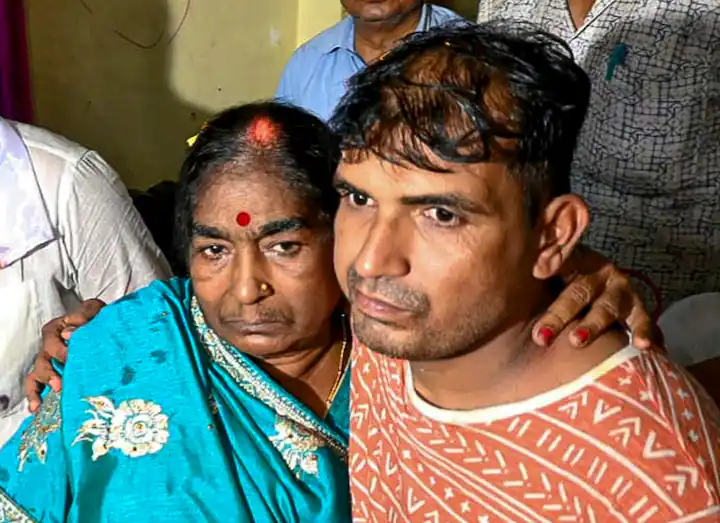 Bsf jawan purnam kumar shaw visited tarakeshwar temple 