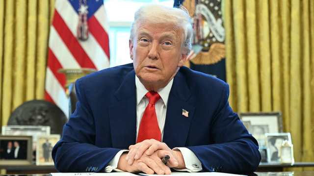 After Apple, Donald Trump now warns Samsung.