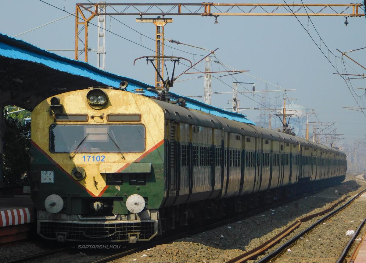 Many local train cancelled due to power block in dumdum 