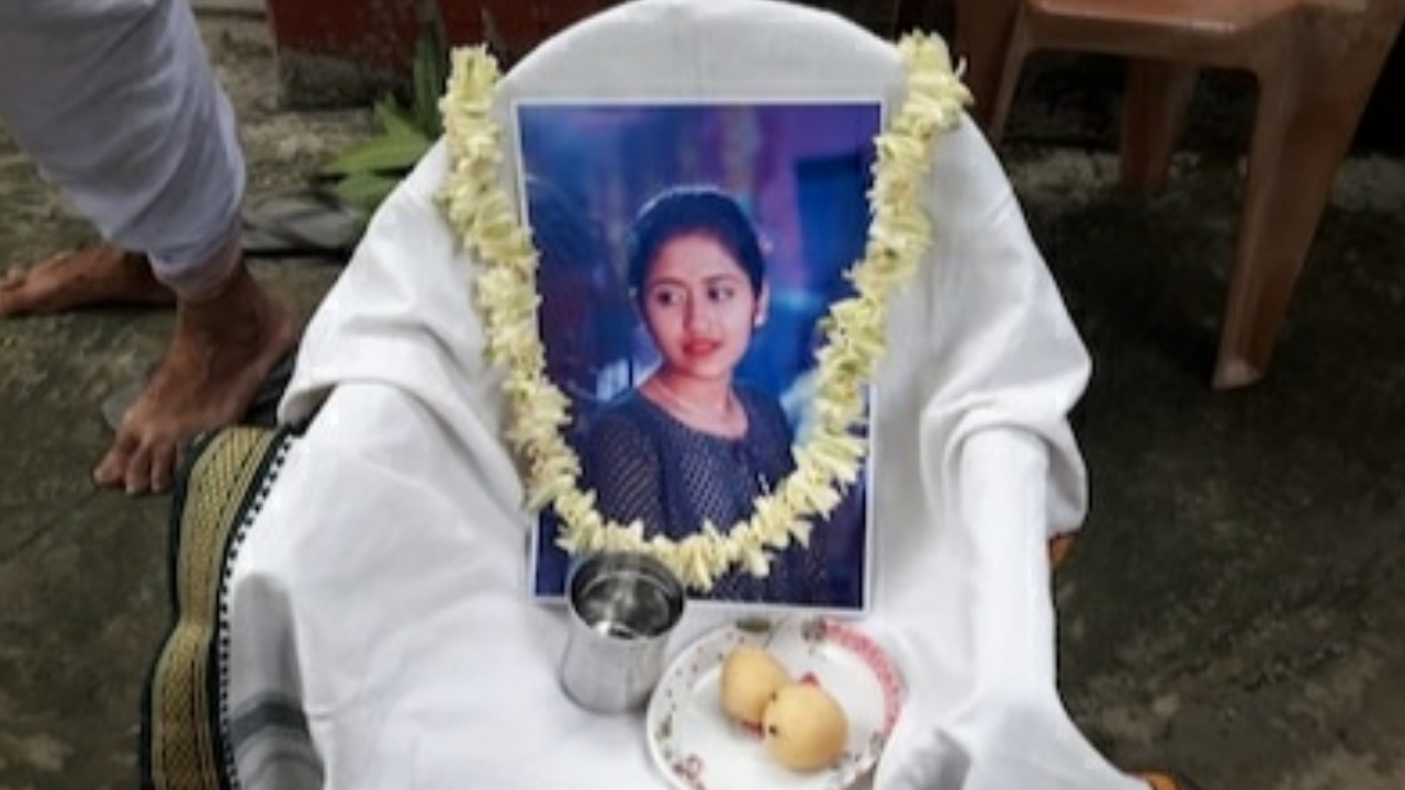 Nadia family did last rites of alive daughter 