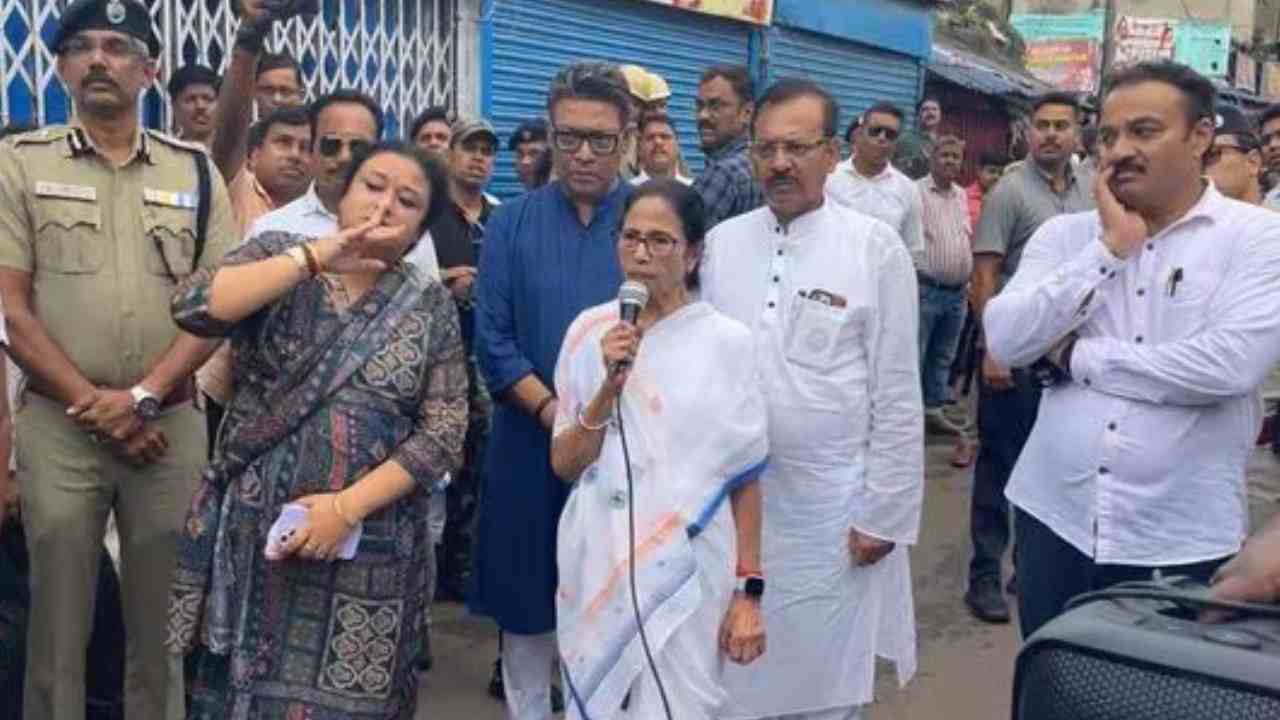 What did Mamata Banerjee say after visiting Khidirpur.