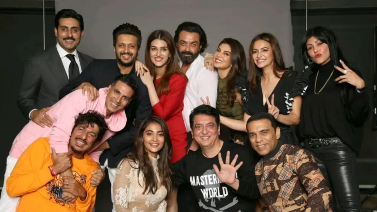 How much did housefull 5 earn in pre booking 