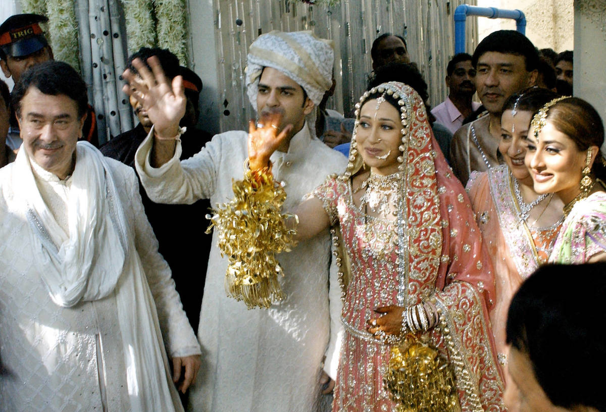 Karishma kapoor trolled after sanjay kapoor last rites 