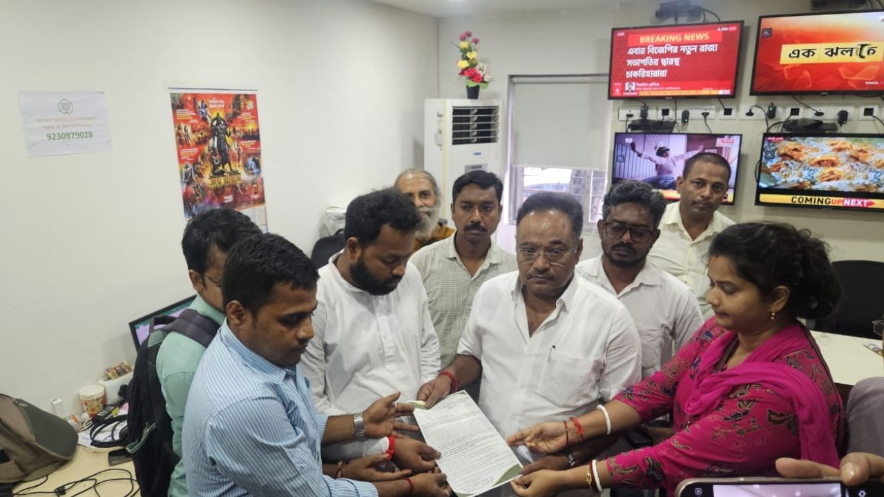 Ssc scam untainted teachers met with shamik bhattacharya