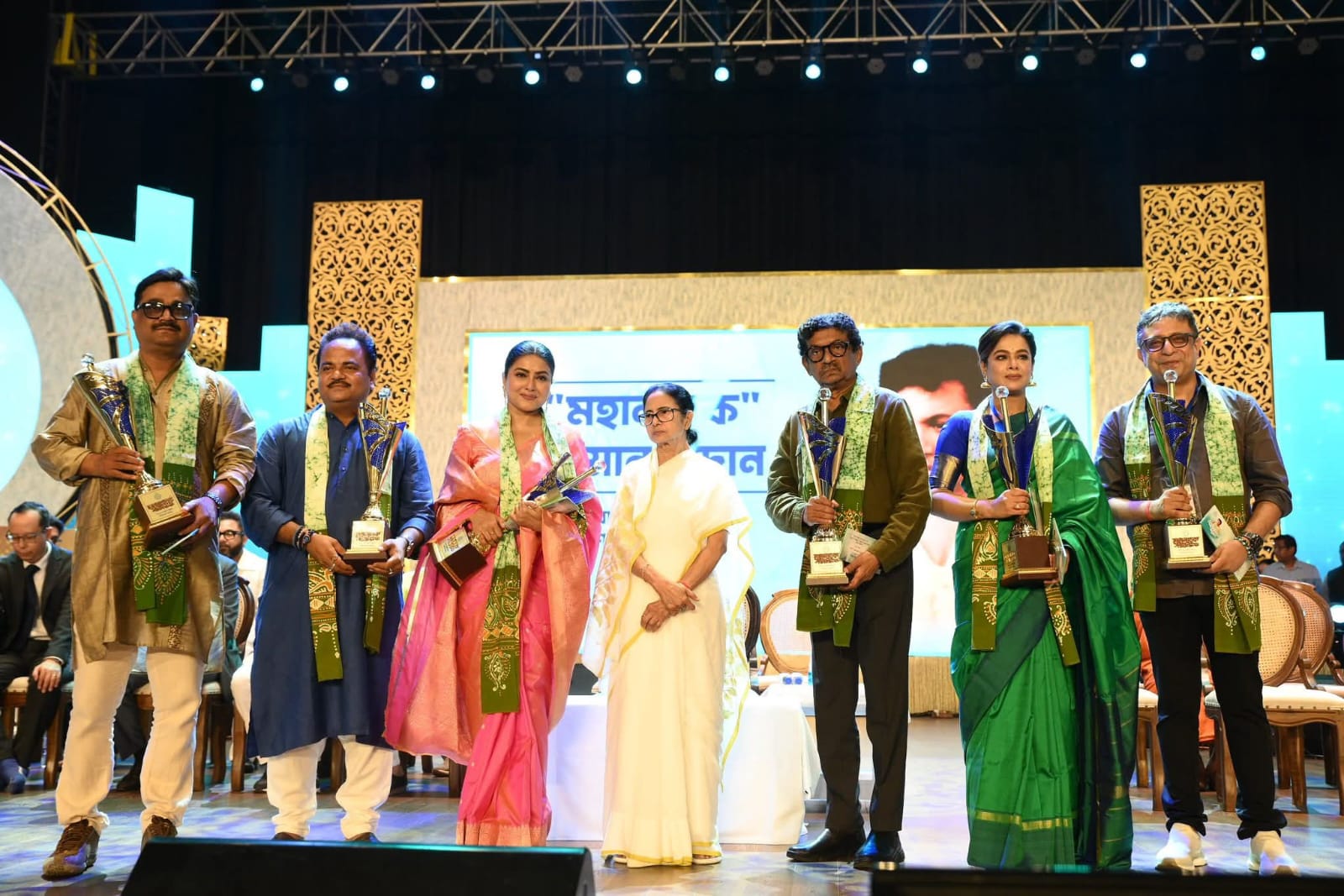 Who got mahanayak samman on uttam kumar death anniversary